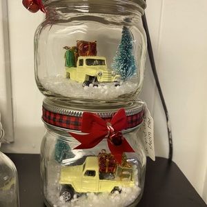 Willy Jeep snow globe